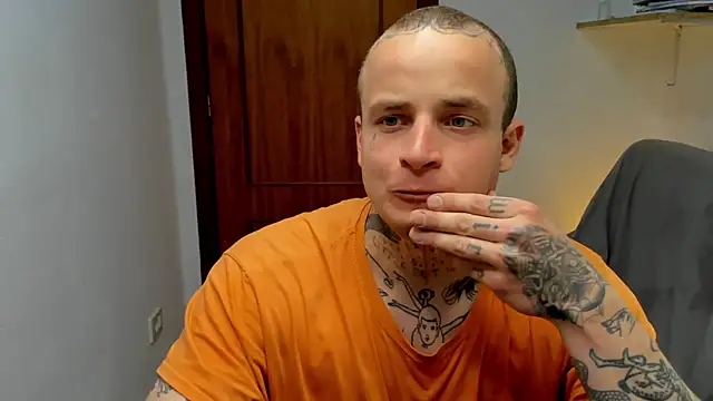 Snapshot of layneinchains chatting on April 13, 2026, 12:42 pm layneinchains online show from April 13, 2026, 12:42 pm