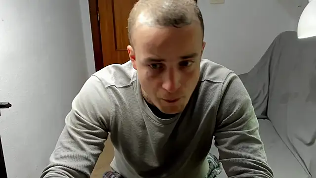 Snapshot of layneinchains chatting on April 8, 2026, 12:17 pm layneinchains online show from April 8, 2026, 12:17 pm