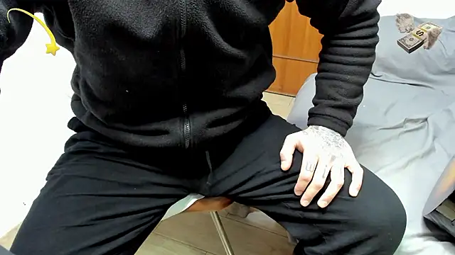 Snapshot of layneinchains chatting on March 12, 2026, 10:36 pm layneinchains online show from March 12, 2026, 10:36 pm