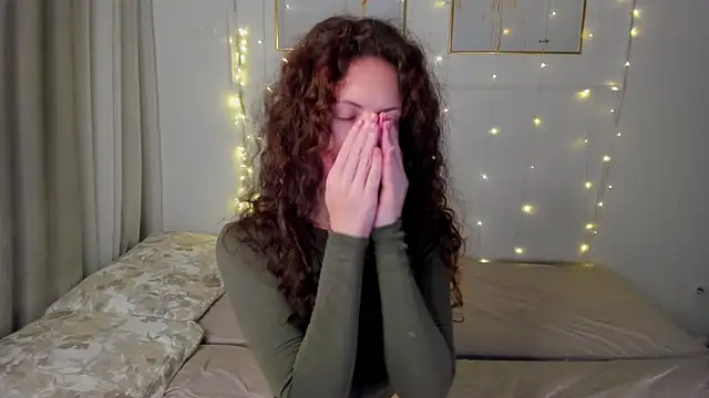 Snapshot of RubyAttwood chatting on November 6, 2025, 9:52 pm RubyAttwood online show from November 6, 2025, 9:52 pm