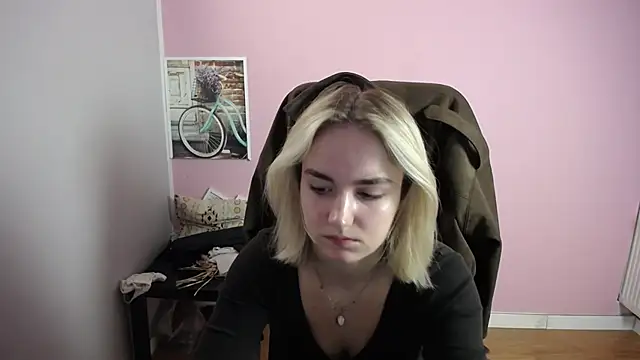 viktoria lovely online show from April 15, 2026, 9:48 am