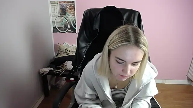 viktoria lovely online show from April 17, 2026, 7:00 am