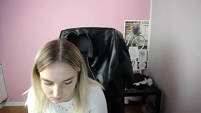 viktoria lovely online show from October 21, 2025, 8:58 am