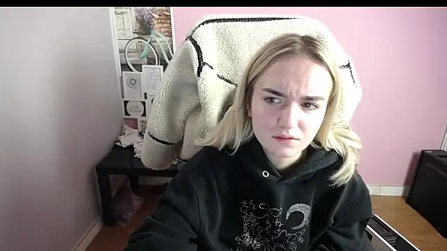 viktoria lovely online show from December 18, 2025, 9:36 am