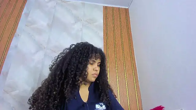 Snapshot of makena18 chatting on September 25, 2025, 2:01 pm makena18 online show from September 25, 2025, 2:01 pm