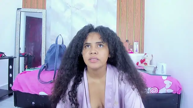 Snapshot of makena18 chatting on October 4, 2025, 1:45 pm makena18 online show from October 4, 2025, 1:45 pm