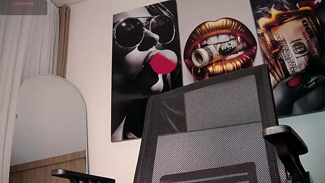 aidaadams online show from December 22, 2025, 10:04 am