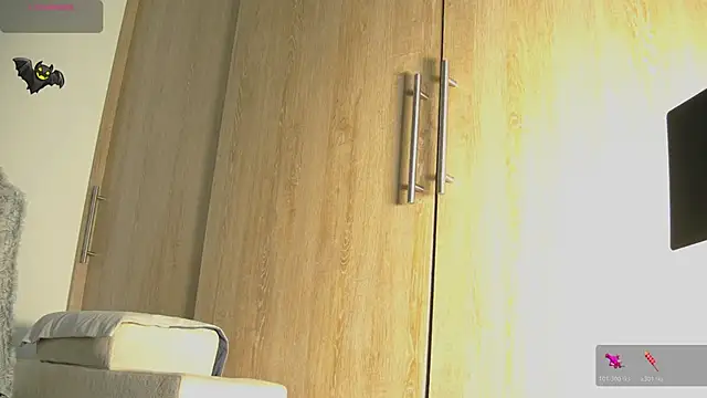 aidaadams online show from October 28, 2025, 11:42 am