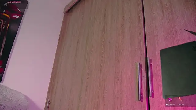 aidaadams online show from November 1, 2025, 11:04 am