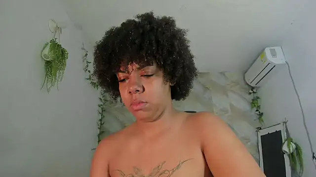 Alika01 online show from September 9, 2025, 2:37 pm