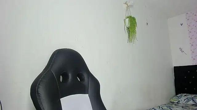 Snapshot of Alika01 chatting on February 2, 2026, 1:43 pm Alika01 online show from February 2, 2026, 1:43 pm