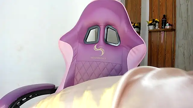 Snapshot of Alika01 chatting on January 19, 2026, 1:48 pm Alika01 online show from January 19, 2026, 1:48 pm