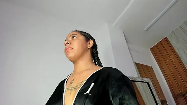 Alika01 online show from October 13, 2025, 1:34 pm