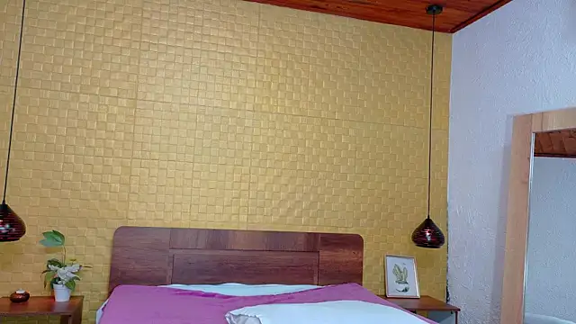 Mrs booty online show from March 7, 2025, 2:01 pm