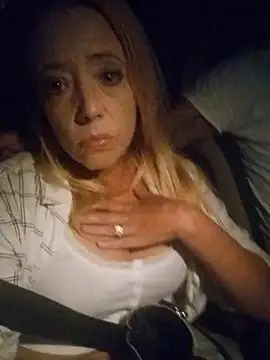 Snapshot of Blueeyesoulsnatcher chatting on October 25, 2025, 4:00 am Blueeyesoulsnatcher online show from October 25, 2025, 4:00 am