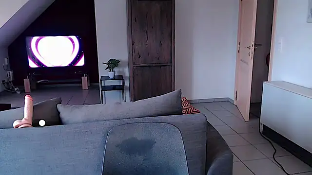 Ciinamonloren online show from October 6, 2025, 10:16 am