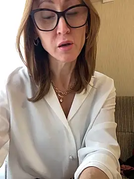 LauraDavis online show from May 3, 2026, 3:04 pm