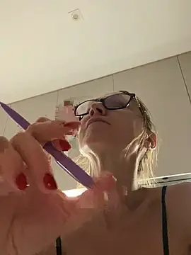 LauraDavis online show from July 13, 2026, 9:47 pm