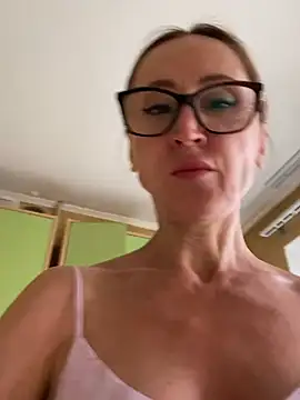 LauraDavis online show from July 11, 2026, 3:01 pm