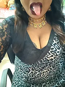 Snapshot of YR-SHIVANI chatting on November 17, 2025, 5:44 am YR-SHIVANI online show from November 17, 2025, 5:44 am