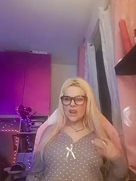 Snapshot of Angeldevilus chatting on February 14, 2025, 1:23 am Angeldevilus online show from February 14, 2025, 1:23 am