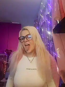 Snapshot of Angeldevilus chatting on March 3, 2025, 6:13 pm Angeldevilus online show from March 3, 2025, 6:13 pm