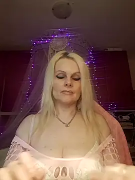 Snapshot of Angeldevilus chatting on October 1, 2025, 11:19 pm Angeldevilus online show from October 1, 2025, 11:19 pm