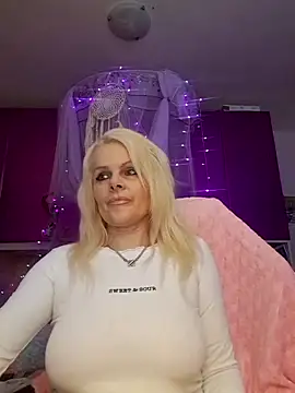 Snapshot of Angeldevilus chatting on October 19, 2025, 1:19 am Angeldevilus online show from October 19, 2025, 1:19 am