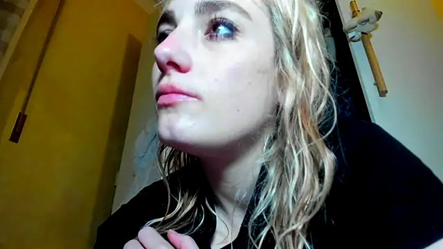Snapshot of Monicbabe chatting on September 26, 2025, 8:05 pm Monicbabe online show from September 26, 2025, 8:05 pm
