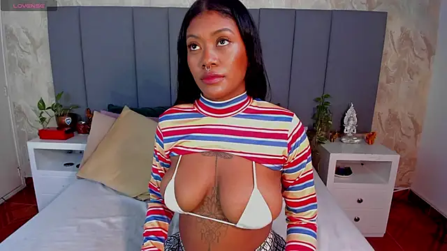 JulianaMiller online show from November 6, 2025, 2:04 am