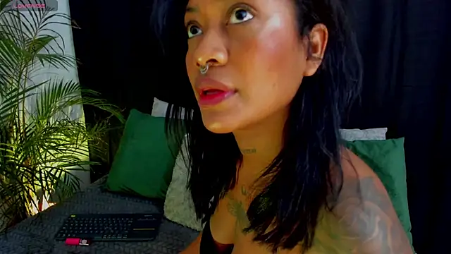 Snapshot of JulianaMiller chatting on June 28, 2026, 5:14 am JulianaMiller online show from June 28, 2026, 5:14 am