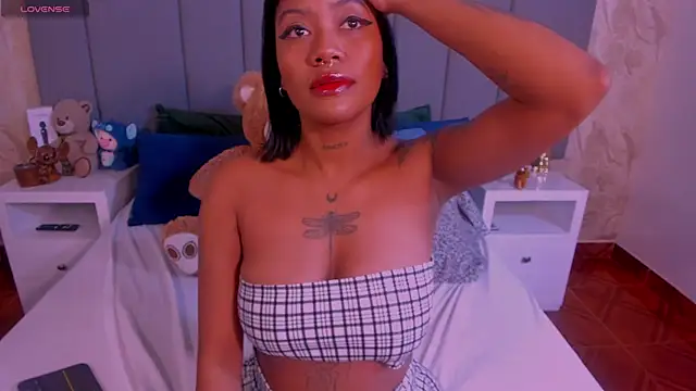 Snapshot of JulianaMiller chatting on March 9, 2025, 10:19 pm JulianaMiller online show from March 9, 2025, 10:19 pm