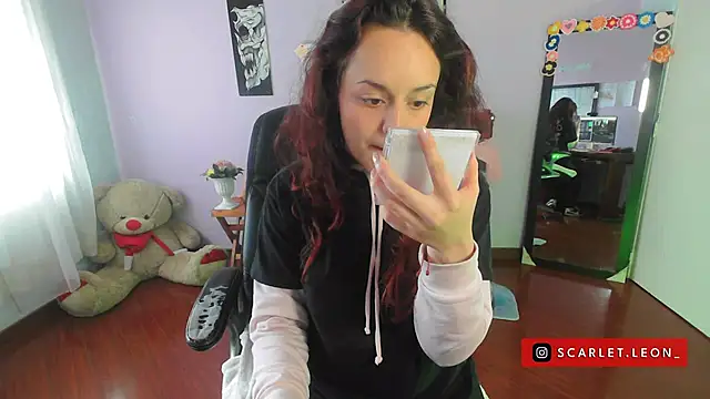 Scarletleon77 online show from March 11, 2025, 3:34 pm