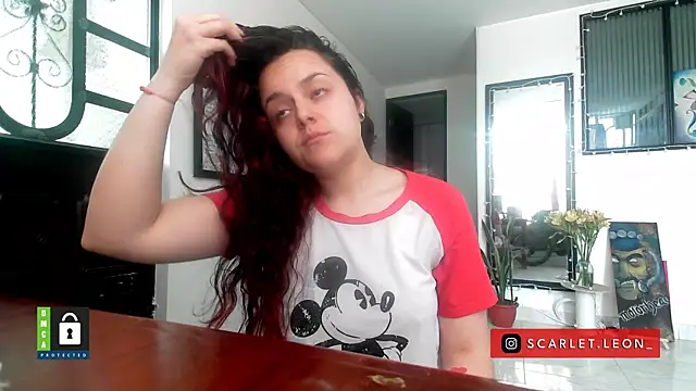 Scarletleon77 online show from December 18, 2025, 4:11 pm