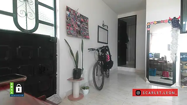 Scarletleon77 online show from October 28, 2025, 1:10 pm