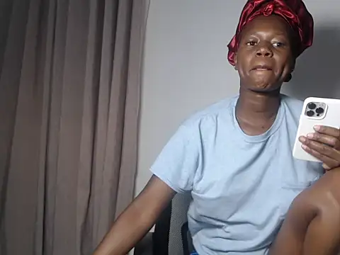 Snapshot of leslie_bebby2 chatting on November 25, 2025, 11:21 am leslie bebby2 online show from November 25, 2025, 11:21 am