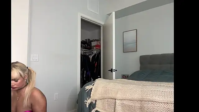 ElenaErickson online show from January 12, 2026, 7:42 pm