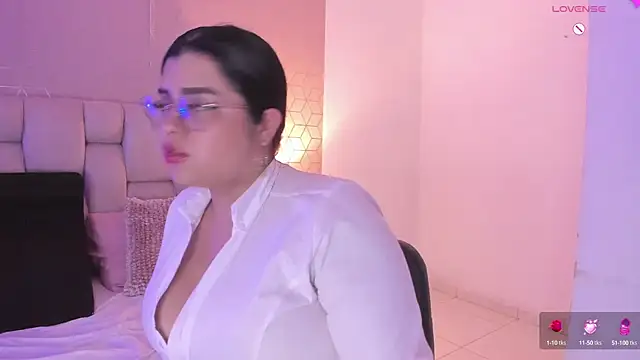 Snapshot of Emilyboobss chatting on March 17, 2025, 9:55 am Emilyboobss online show from March 17, 2025, 9:55 am