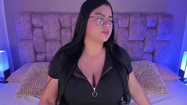 Snapshot of Emilyboobss chatting on March 5, 2026, 4:31 am Emilyboobss online show from March 5, 2026, 4:31 am