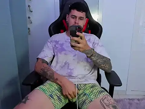 E Moon online show from October 7, 2025, 3:51 am