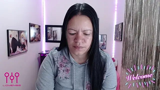 Cristal w online show from October 22, 2025, 12:37 pm