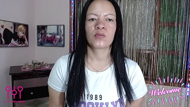 Cristal w online show from November 2, 2025, 1:49 pm