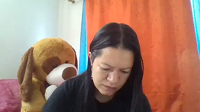 Cristal w online show from November 17, 2025, 2:32 pm