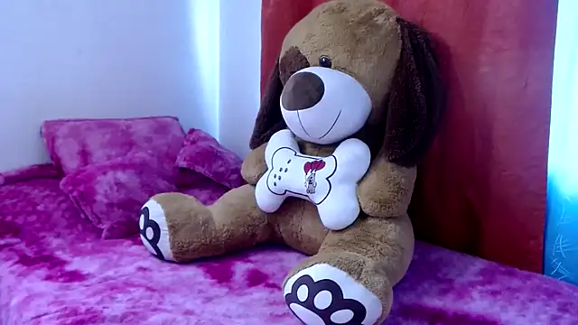 Snapshot of Cristal_w chatting on February 13, 2026, 3:01 pm Cristal w online show from February 13, 2026, 3:01 pm