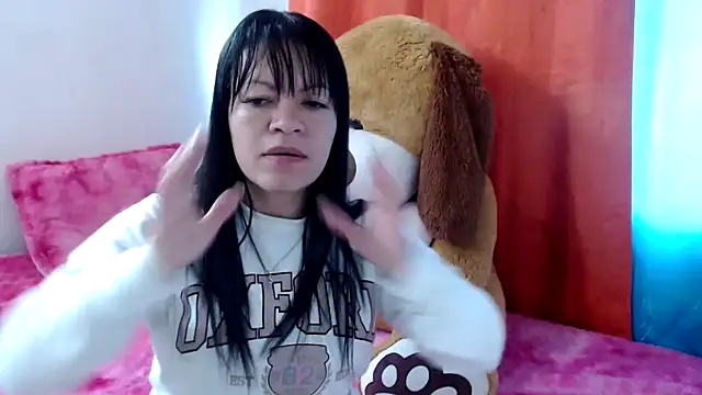 Snapshot of Cristal_w chatting on February 9, 2026, 2:48 pm Cristal w online show from February 9, 2026, 2:48 pm