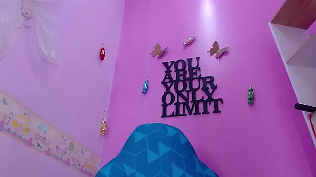 Lila Pinky online show from March 19, 2025, 5:39 pm