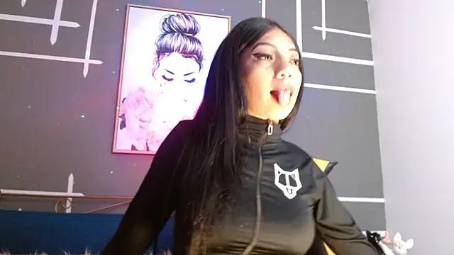 Snapshot of Ey_im_simone chatting on October 29, 2025, 8:08 pm Ey im simone online show from October 29, 2025, 8:08 pm