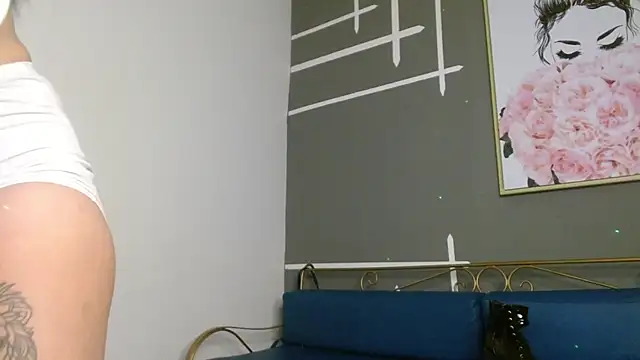 Snapshot of Ey_im_simone chatting on November 15, 2025, 8:35 pm Ey im simone online show from November 15, 2025, 8:35 pm