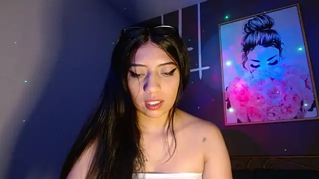 Snapshot of Ey_im_simone chatting on October 24, 2025, 8:19 pm Ey im simone online show from October 24, 2025, 8:19 pm