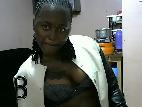Snapshot of slender-qwene chatting on October 6, 2025, 5:24 pm slender-qwene online show from October 6, 2025, 5:24 pm